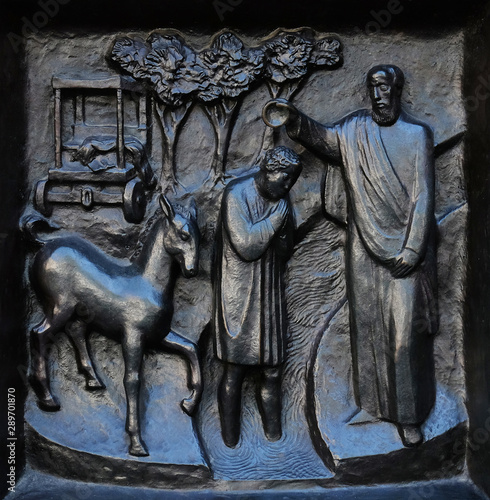 Tableau sur toile The Baptism of the Eunuch, relief on the door of the Grossmunster (great minste