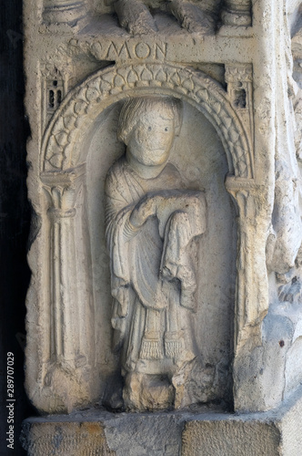 Deacon, bass relief by followers of Wiligelmo, Princes’ Gate, Modena Cathedral, Italy 