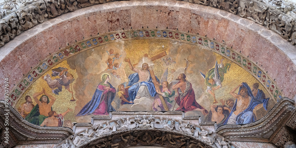 Christ in glory, bezel greater arch, the facade of the Basilica San Marco, St. Mark's Square, Venice, Italy