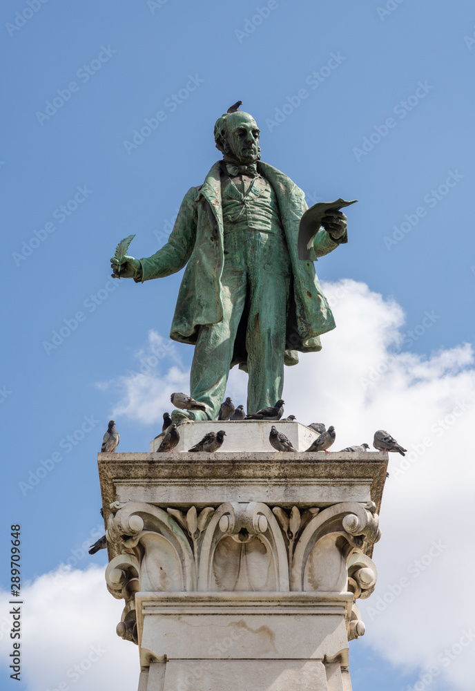 Obraz premium Statue of Joaquim Antonio de Aguiar in the town center of Coimbra
