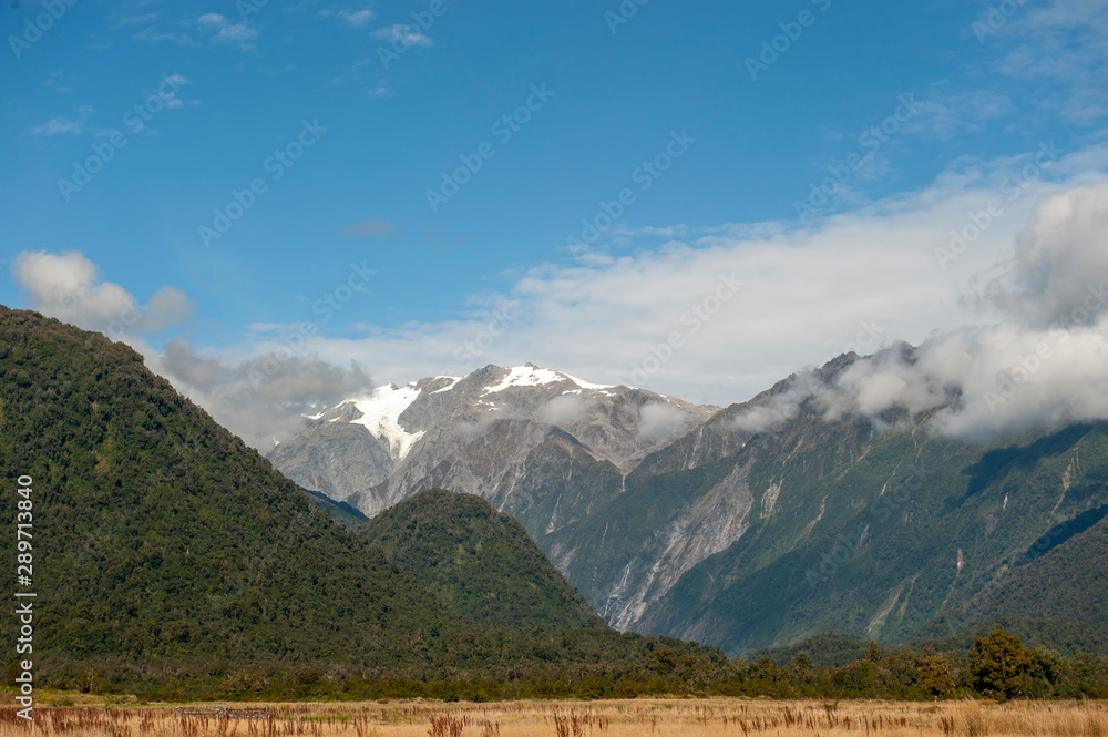 Mountain at Te Wahipounamu Mountain at Te Wahipounamu