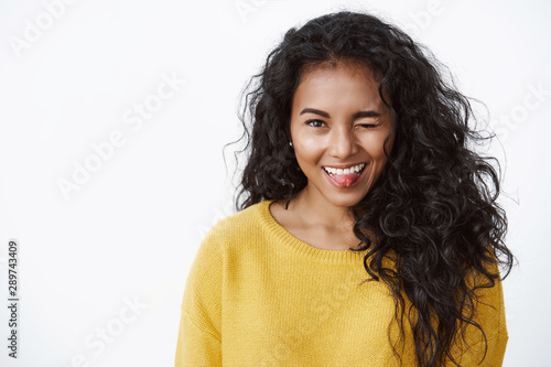 Obraz na plátně Funny, enthusiastic african american curly-haired girl in yellow autumn sweater