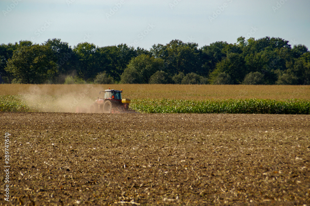 Fototapeta premium tractor working in field