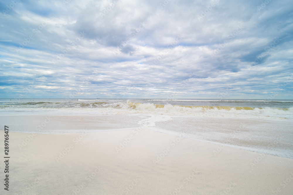 Obraz premium Ocean. Beach with white sand and cloudy sky