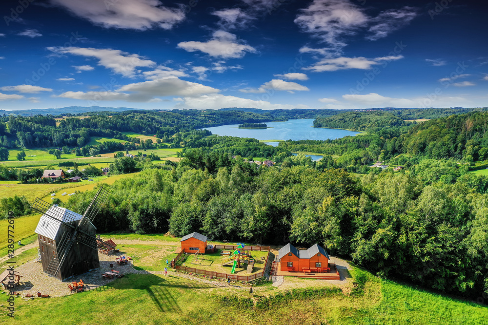 Obraz premium Kaszuby-widok z Ręboszewa na jezioro Wielkie Brodno