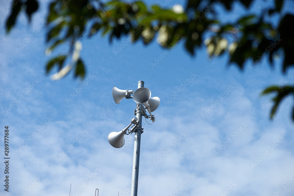 晴天の空・スピーカー・公園