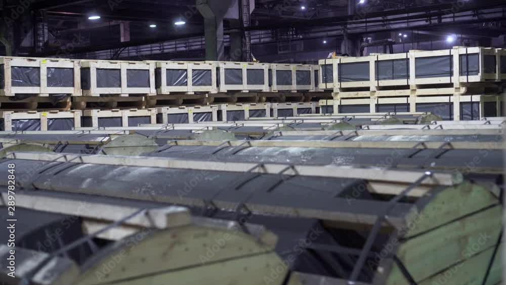 The boxed equipment at the electrode factory is ready for shipment. Storage. The boxed equipment at the electrode factory is ready for shipment. Storage.