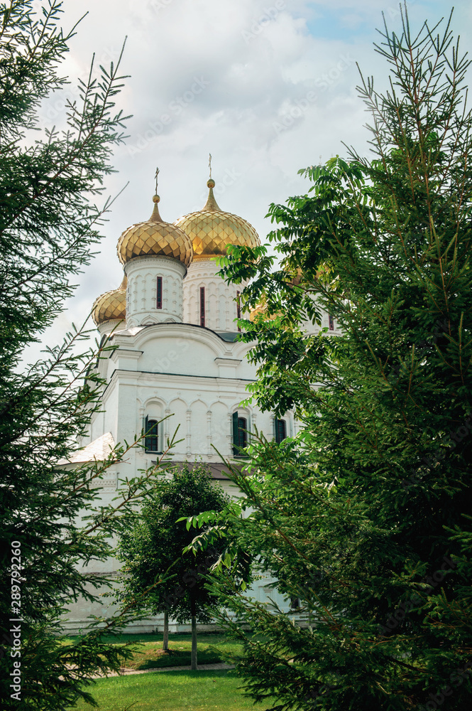 Ipatievsky Holy Trinity monastery in Kostroma at dawn.