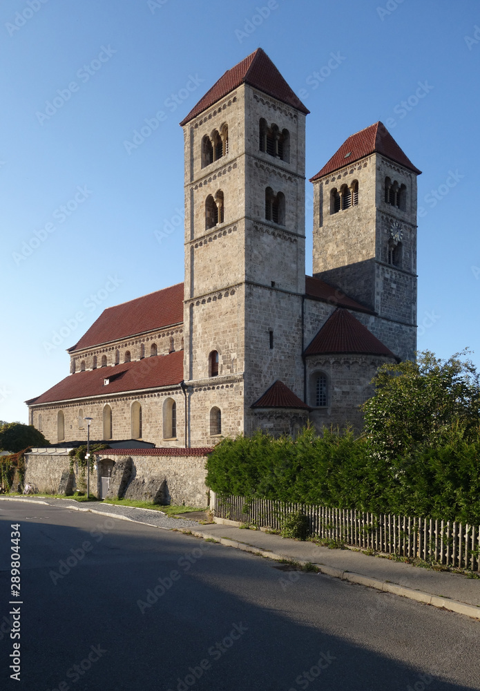 ROMANISCHE BASILIKA ST. MICHAEL . ROMAN BASILICA SAINT MICHEL ...