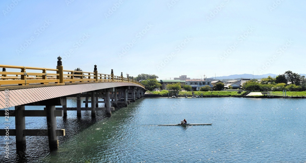 滋賀県大津市の瀬田の唐橋の風景、日本の観光名所