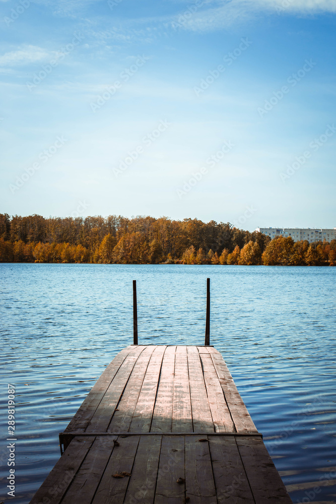 Obraz premium wooden jetty on the lake