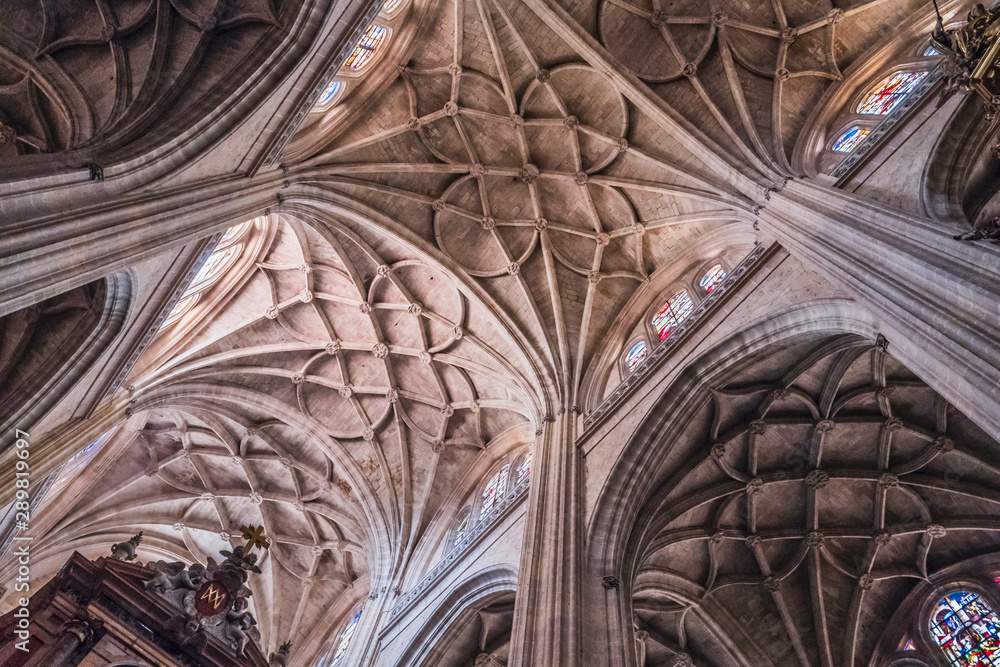 The crossing of naves of Cathedral Nuestra Senora de la Asuncion y de San Frutos de Segovia, take in Segovia, Spain The crossing of naves of Cathedral Nuestra Senora de la Asuncion y de San Frutos de Segovia, take in Segovia, Spain