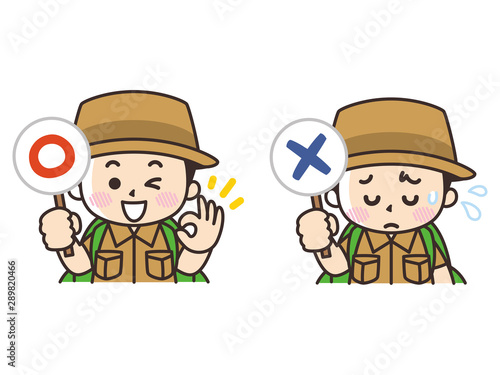 こども探検隊の男子と○×の札
