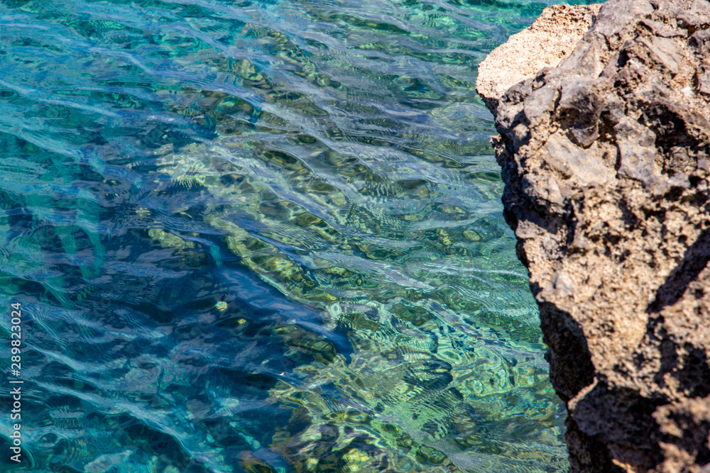 Halbinsel La Victoria, Mallorca, kristallklares Wasser und Felsen