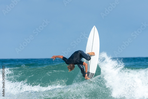 Surfeur à Lacanau (Gironde, France)