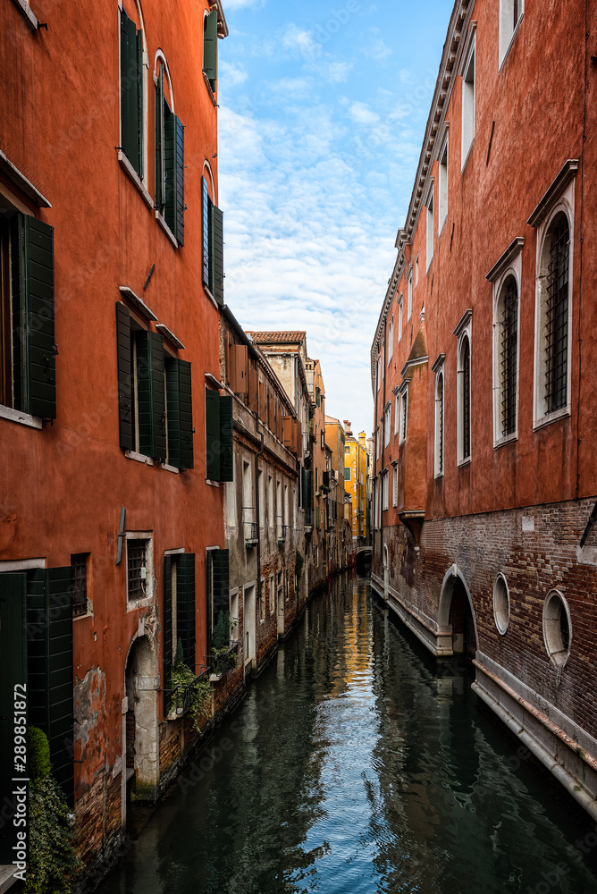Kanal mit Häuserflucht in Venedig