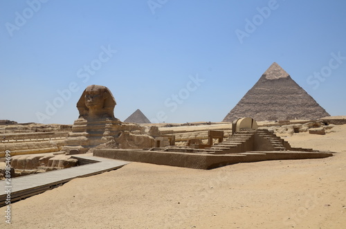 LE SPHINX ET LES PYRAMIDES DE KHEPHREN ET MYKÉRINOS PLATEAU DE GUYZEH LE CAIRE 