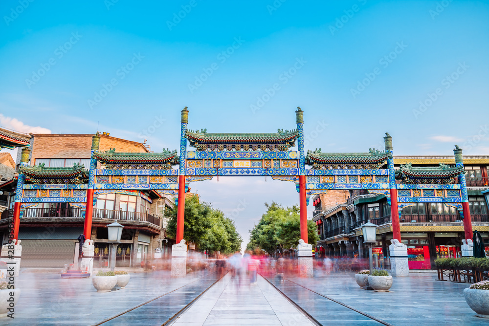 Obraz premium Qianmen street and tourists in Beijing，China with Chinese words in the picture mean 