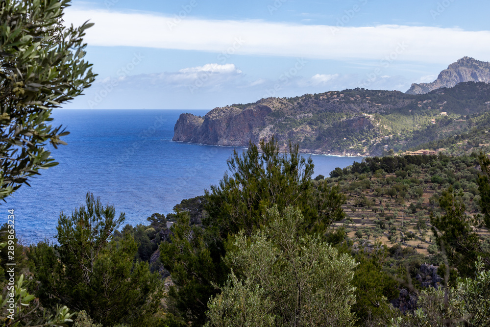 Aussicht auf die Landschaft im Tramuntana Gebirge im Norden von Mallorca Aussicht auf die Landschaft im Tramuntana Gebirge im Norden von Mallorca
