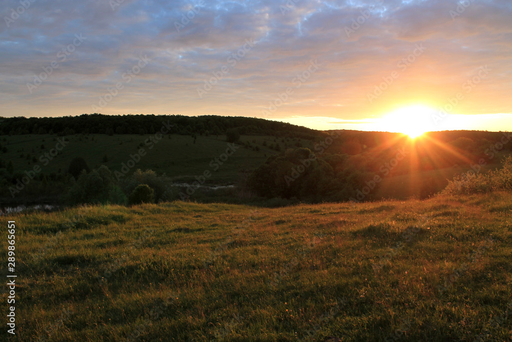 Landscape, the Sun goes below the horizon. Пейзаж, Солнце уходит за горизонт Landscape, the Sun goes below the horizon. Пейзаж, Солнце уходит за горизонт