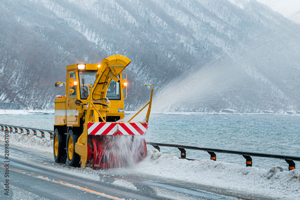 ロータリー除雪車 北海道の日常風景 Stock 写真 Adobe Stock ロータリー除雪車 北海道の日常風景 Stock 写真 Adobe Stock