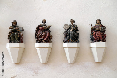 Valokuvatapetti Four evangelists, statues in the Franciscan Church in Rothenburg ob der Tauber,