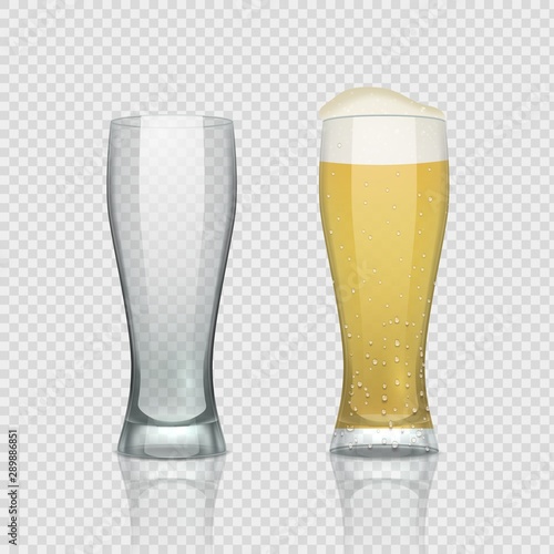 Beer glass cups. Empty transparent mug and full mug, realistic 3D beer pint. Vector tall drink glass on transparent background for restaurant menu