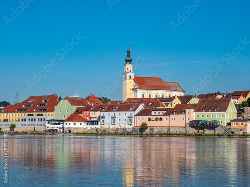 Stadtpanorama mit Kirche von Schärding in Österreich  photo