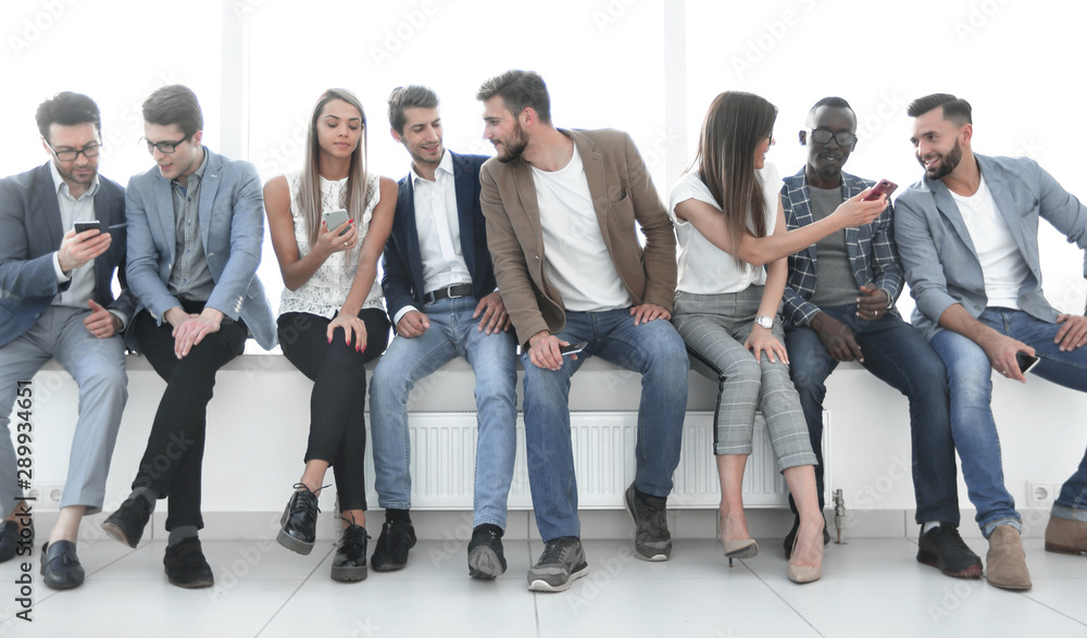 Obraz premium group of young people communicate in the waiting room.