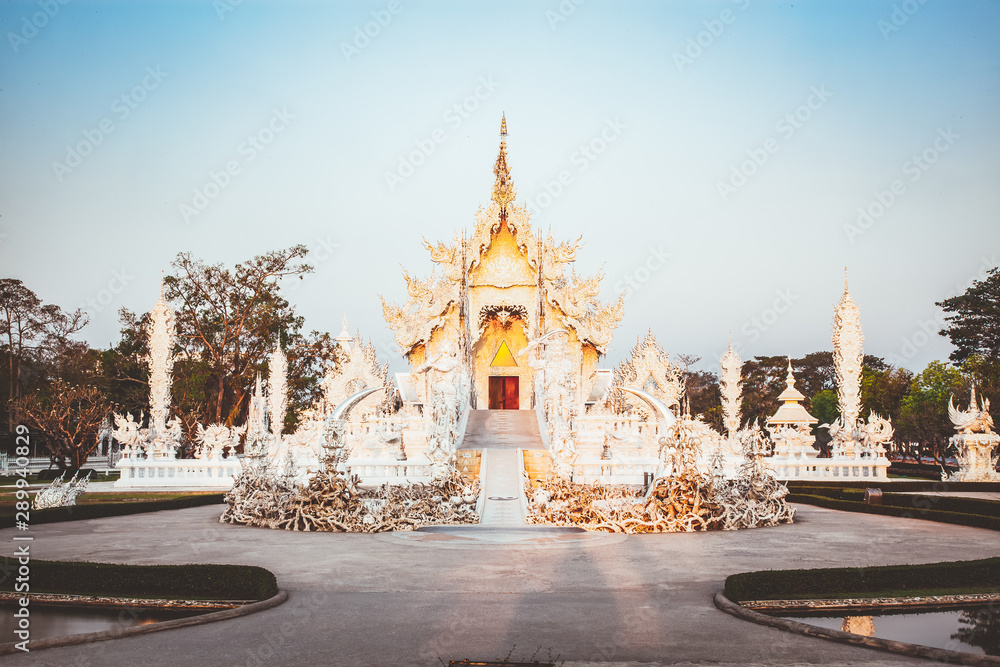 Naklejka premium wat Rong Khun The famous White Temple in Chiang Rai, Thailand