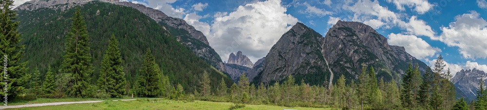 Panorama-Aufnahme des Monte Piana und der Drei Zinnen