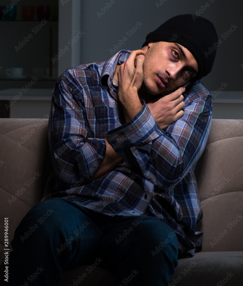 Obraz premium Young man in agony having problems with narcotics