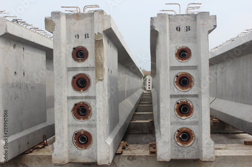 Fotografie the structure of the bridge girder on the toll road