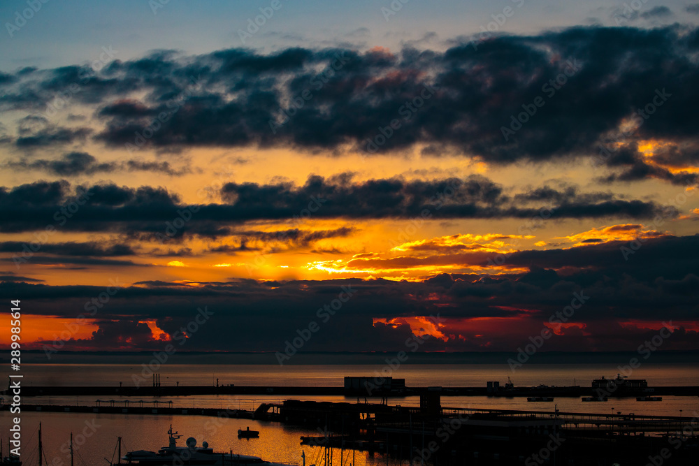 Naklejka premium Amanecer en la Bahía de Palma de Mallorca