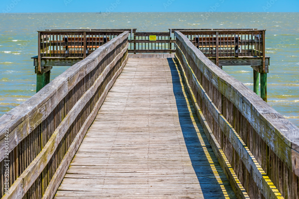 Obraz premium A very long boardwalk surrounded by shrubs in Aransas NWR, Texas
