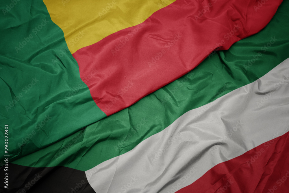 Obraz premium macha kolorową flagą kuwejtu i flagi narodowej beninu.