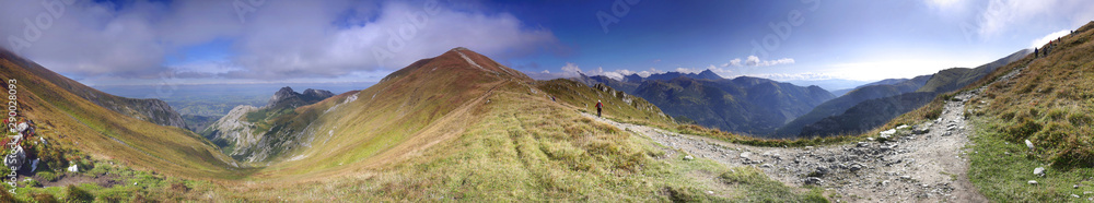 Panorama 360  - Czerwone Wierchy Jesień - Przełęcz Małołącka - widok w kierunku Kopy Kondrackiej i Giewont