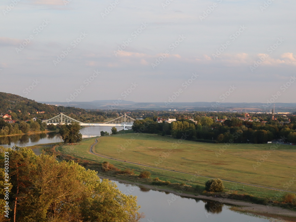 Loschwitzer Brücke über die Elbe in Dresden