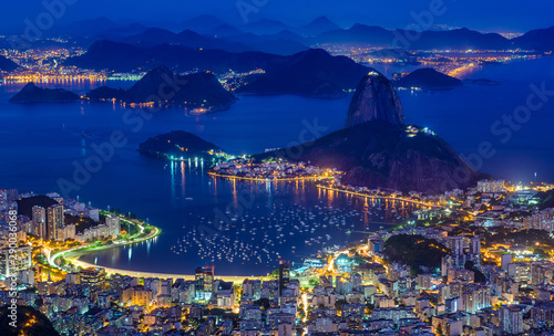 Canvas Print Night view of mountain Sugarloaf and Botafogo in Rio de Janeiro, Brazil