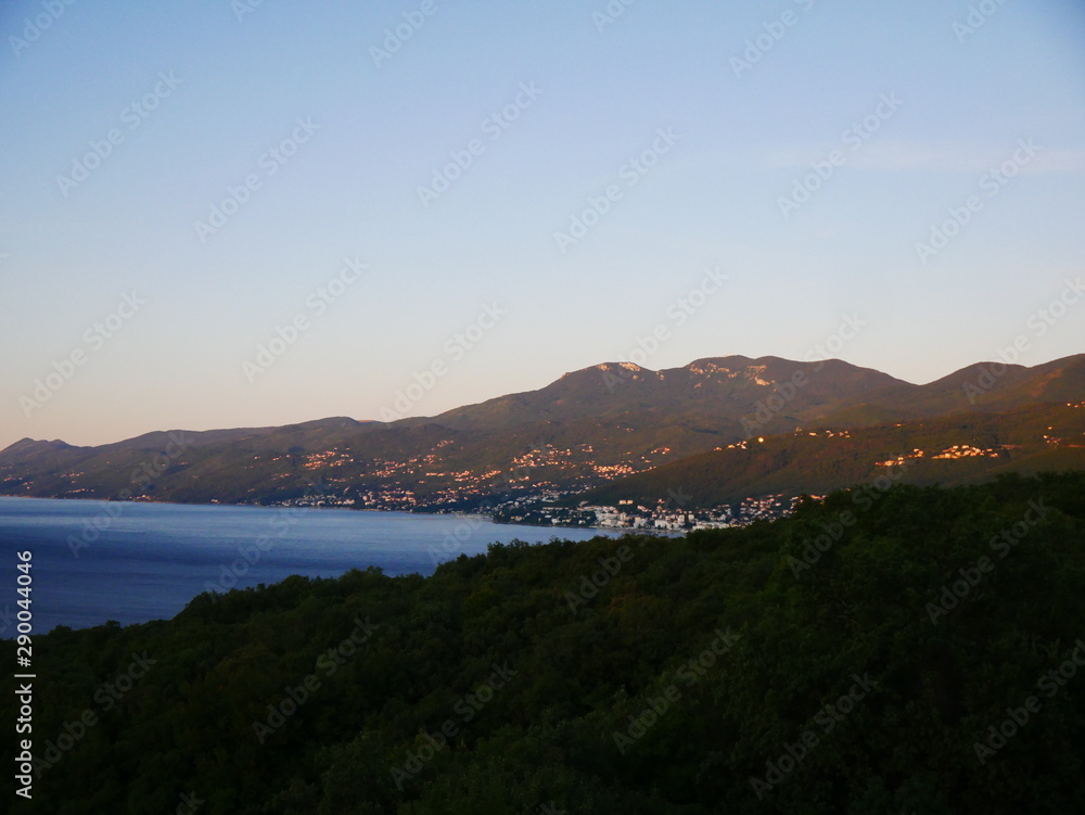 Rijeka, Kroatien: Blick auf die vielseitige Küstenlinie