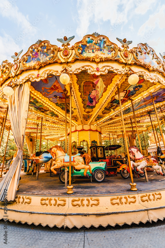 27 July 2019, Paris, France: Carousel in paris 27 July 2019, Paris, France: Carousel in paris
