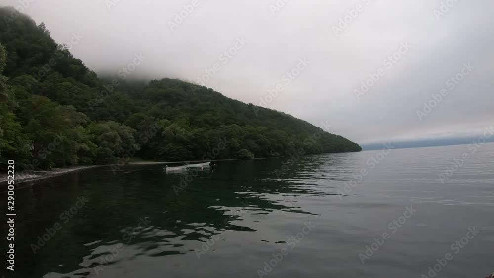 青森県 日本 十和田湖 早朝 曇り 湖