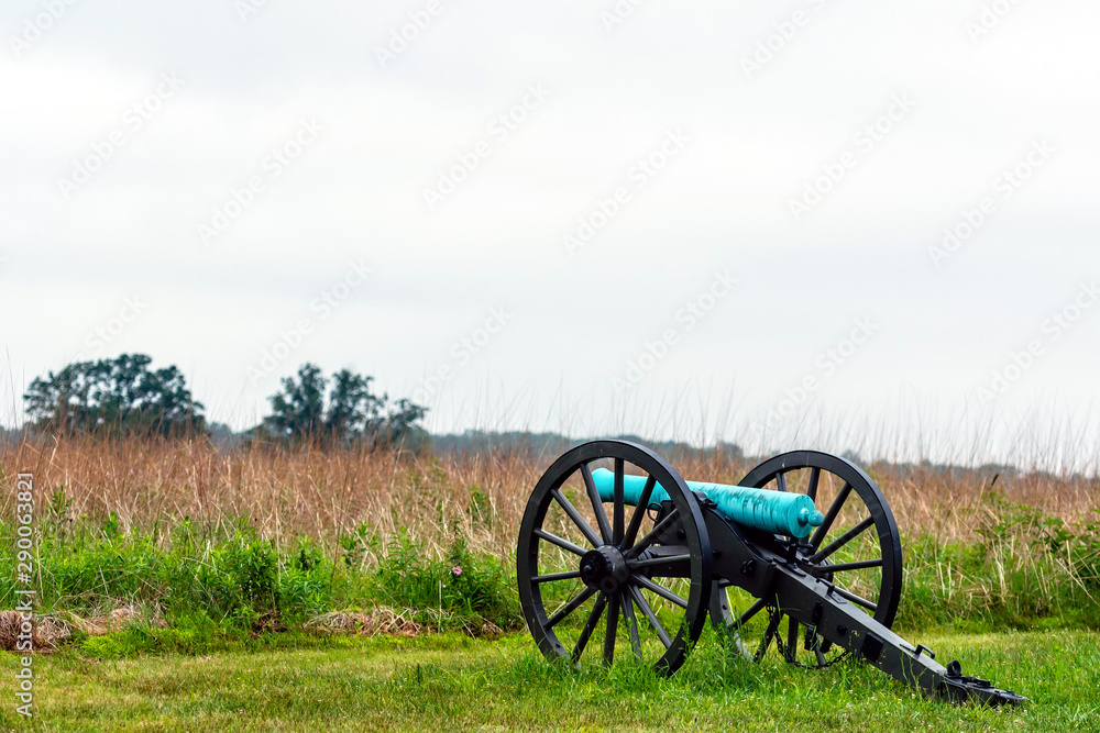 A civil war canon on the Gettysburg National Military Park, Gettysburg, PA - image