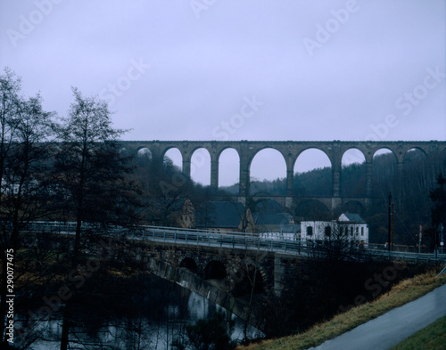 Das Göhrener Viadukt überspannt als Eisenbahnbrücke das Tal der Zwickerkauer Mulde bei Göhren photo