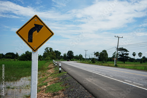 A warning sign curves to guide the road to prevent danger.