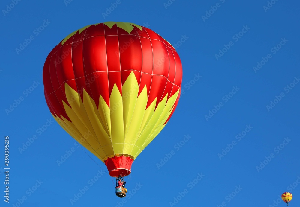 Fototapeta premium red and yellow balloon
