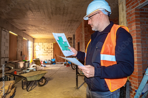 The foreman controls the pr...
