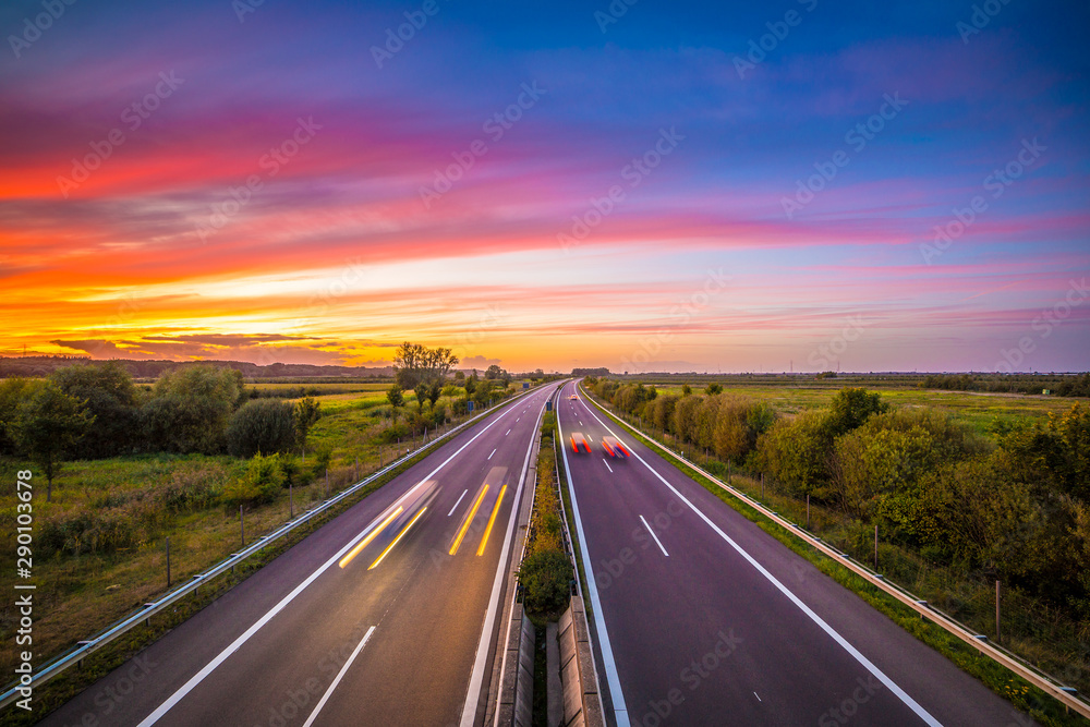 Naklejka premium Autobahn wieczorem