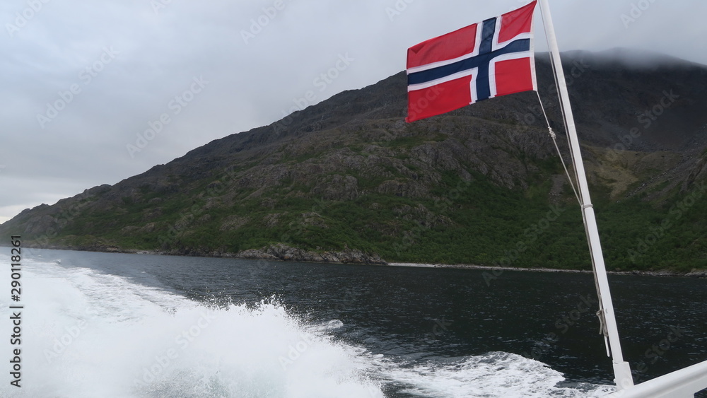 Fototapeta premium flagge von norwegen am schiff 