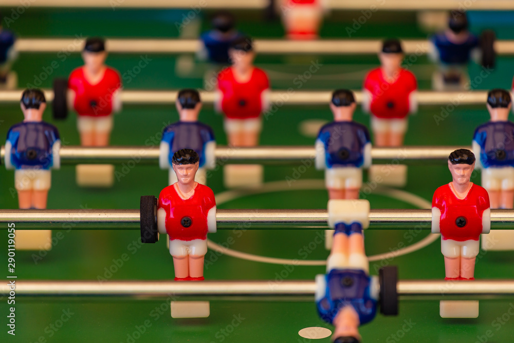 Il gioco del biliardino o calcio balilla Il gioco del biliardino o calcio balilla